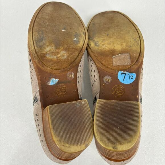 Lucky Brand Ankle Booties Perforated Leather Boots Suede Side Zip Beige Gray 7.5 - Picture 8 of 9